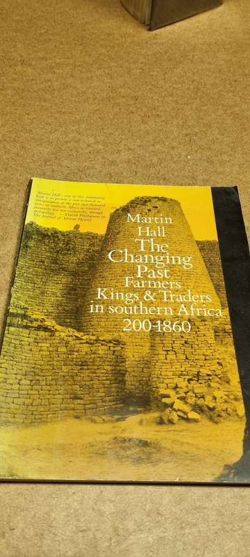 The changing past. Farmers, kings and traders in southern Africa. 200 - 1860. Martin Hall.