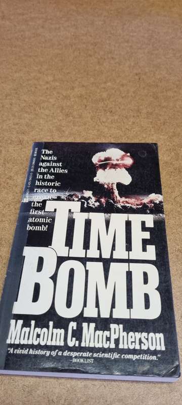 Time Bomb. Malcolm C MacPherson. (Atomic Bomb and the Nazis)