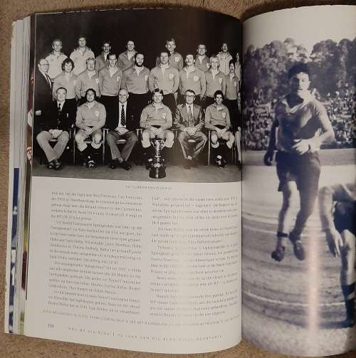Hou by die Blou: 75 Jaar van die Blou Bulle Rugbyunie - Author: Wim van der Berg