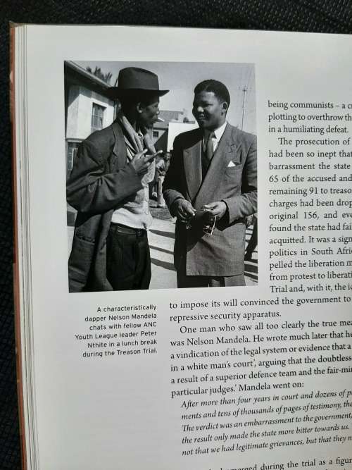 Apartheid: An Illustrated History - Author: Michael Morris