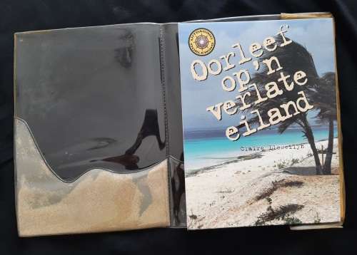 Oorleef op ñ verlate eiland By Claire Llewellyn
