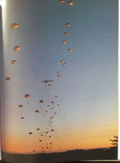 PARA Inside The Parachute Regiment - Claire Gillman