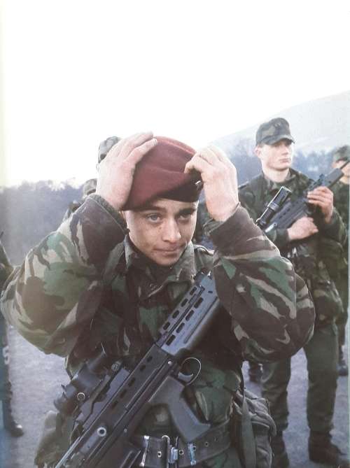 PARA Inside The Parachute Regiment - Claire Gillman