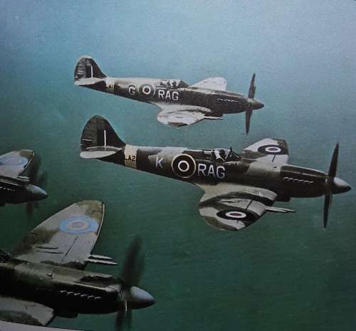 History Of The RAF - Chaz Bowyer