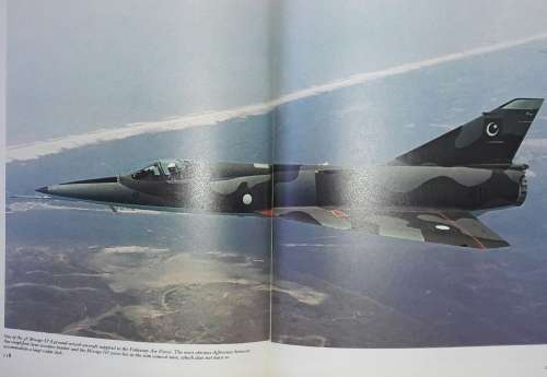 Classic Aircraft Fighters - Bill Gunston