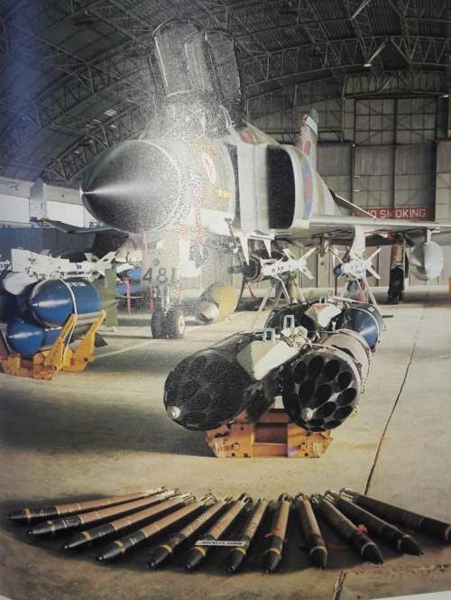 Classic Aircraft Fighters - Bill Gunston