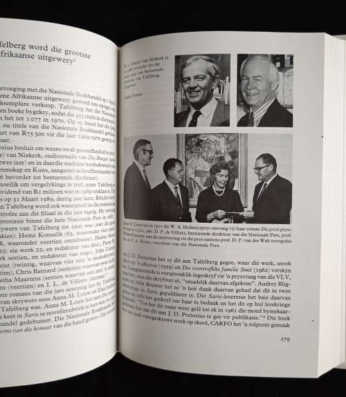 Boekewêreld: Die Nasionale Pers in die Uitgewersbedryf tot 1990 - Edited by WD BEUKES