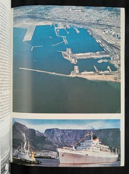 Waterfront & Harbour: Cape Town`s link with the sea by Neil Veitch