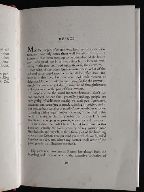 Parrots, Cockatoos & Macaws by Edward J. Boosey with Photographs by Alec Brooks bank
