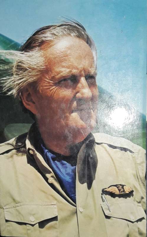 Go An Extra Mile - Adventures And Reflections Of A Flying Doctor - Michael Wood