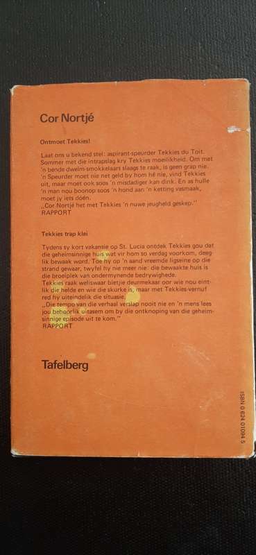 Tekkies in die Kalahari by Cor Nortjé
