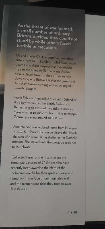 Heroes of the Holocaust by Lyn Smith