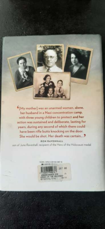 Heroes of the Holocaust by Lyn Smith