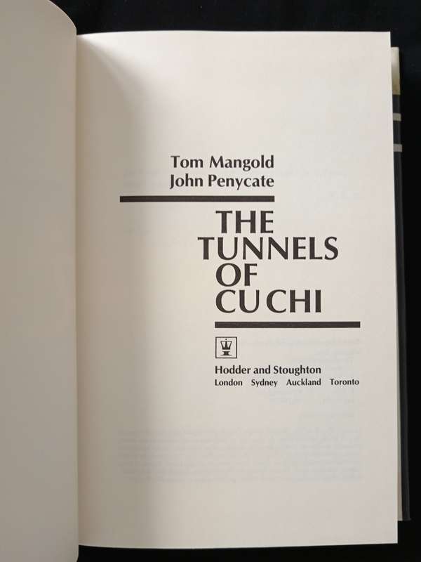 The Tunnels og Cu Chi by Tom Mangold & John Penycate