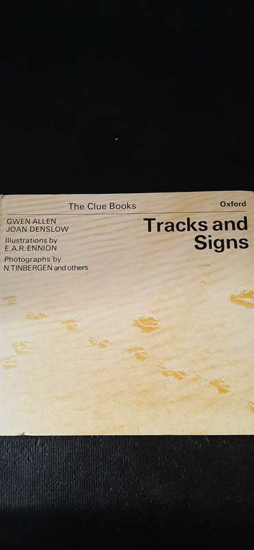 The Clue Books - Tracks and Signs by Gwen Allen and Joan Denslow
