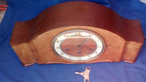 Junghans Mantel Clock plus wind-up key