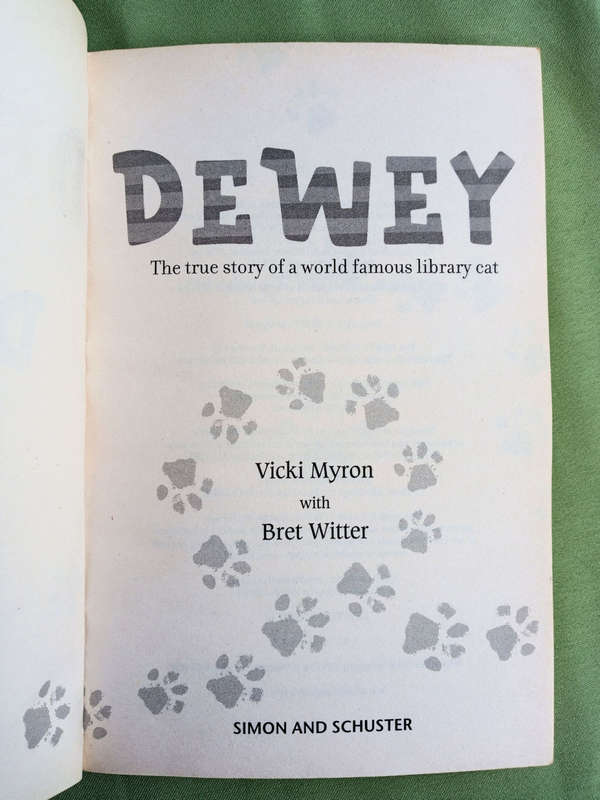 Dewey - the true story of a world famous library cat by Vicki Myron with Bret Witter