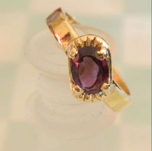 9K yellow gold .50ct Amythyst Ring .Size O {7}