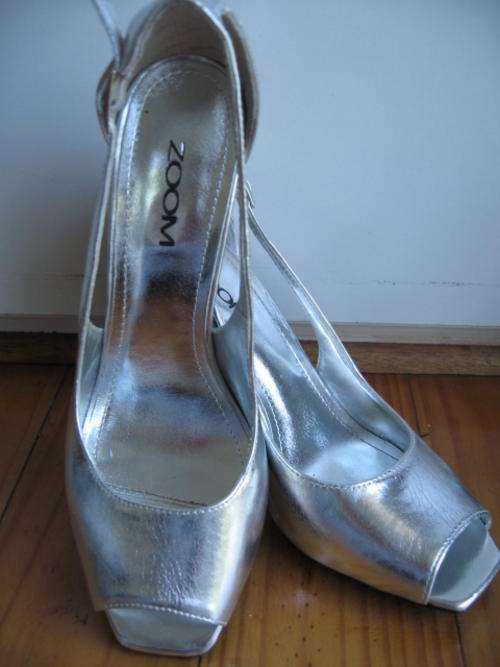 ZOOM HEELS - SIZE 5