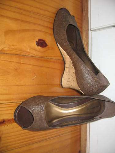 BROWN WEDGES - SIZE 5