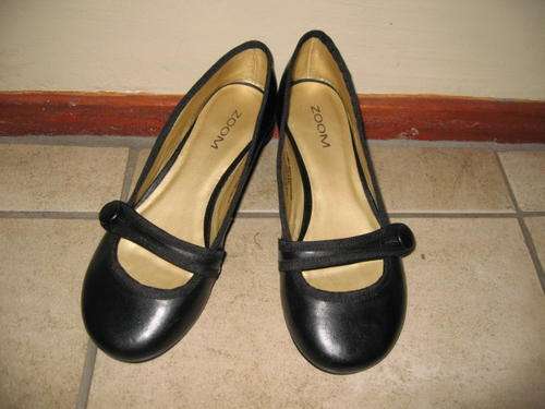 ZOOM 'MARY JANES' - SIZE 5