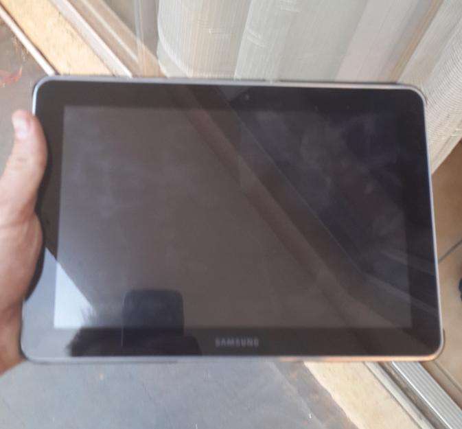 LATE ENTRY ...Samsung Galaxy Tab P7500 10.1" 32GB wifi +3G , in excellent condition . BARGAIN !!