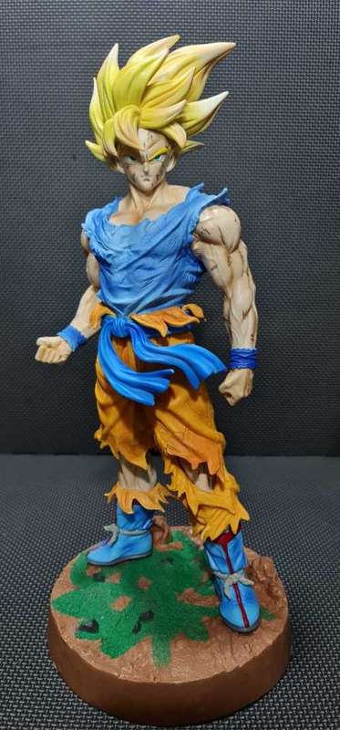 DRAGON BALL Z GOKU LARGE FIGURE
