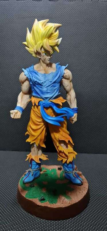DRAGON BALL Z GOKU LARGE FIGURE