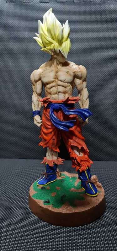 DRAGON BALL Z GOKU LARGE FIGURE