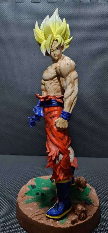 DRAGON BALL Z GOKU LARGE FIGURE