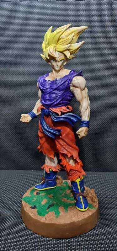 DRAGON BALL Z GOKU LARGE FIGURE