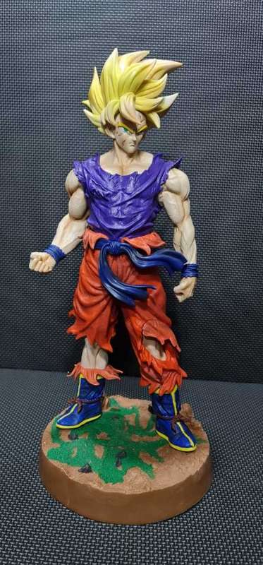 DRAGON BALL Z GOKU LARGE FIGURE
