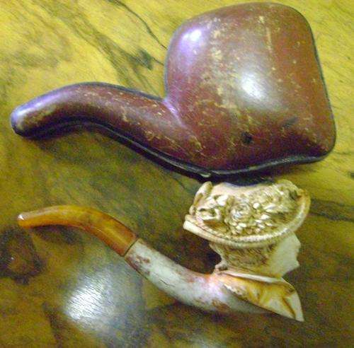BEAUTIFUL OLD PIPE IN CASE