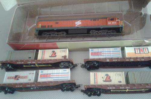 Frateschi: Class 34 Diesel Loco (Spoornet) Powered. Lima Couplers. 4 x Lima Flatbeds With Containers