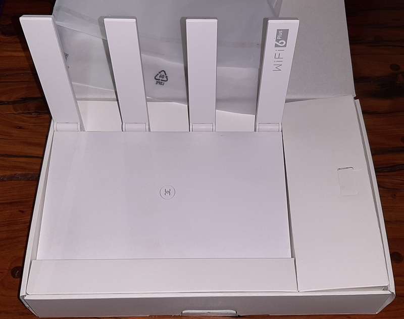 HUAWEI AX3 WIFI ROUTER LIKE NEW