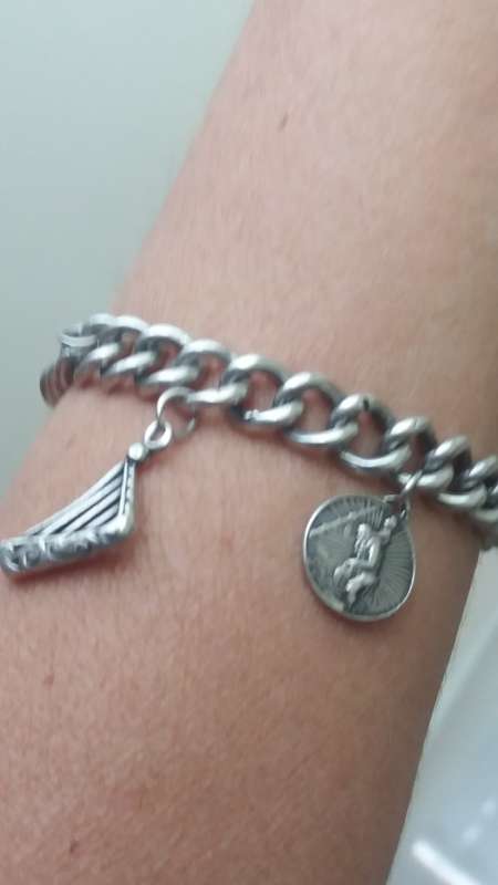 Stunning Vintage Solid Sterling Silver Charm Bracelet   -  weight 46 grams - Immaculate Condition