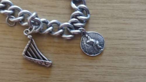 Stunning Vintage Solid Sterling Silver Charm Bracelet   -  weight 46 grams - Immaculate Condition