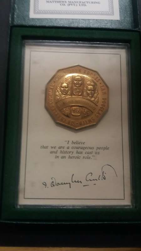 RHODESIAN 10th ANNIVERSARY INDEPENDENCE 1975 - Solid Bronze Medallion