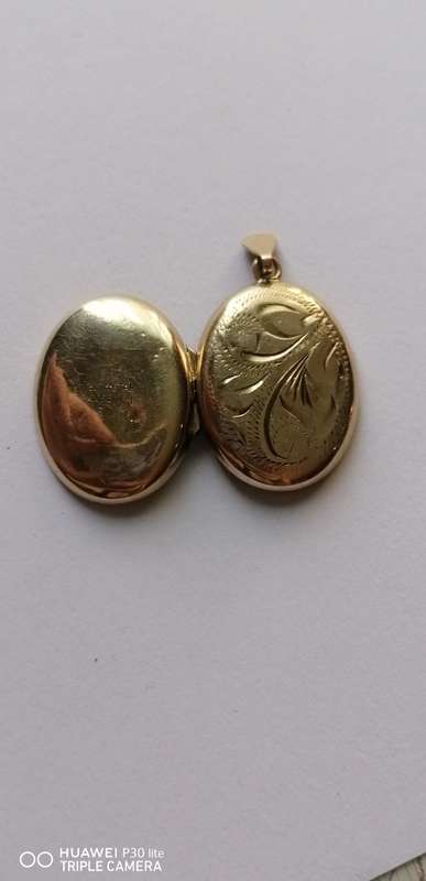 Vintage Yellow Gold Oval Detailed Front Locket