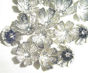 * 14.0mm Metal Foil Bead Cap in Silvertone (Adjustable sizing)