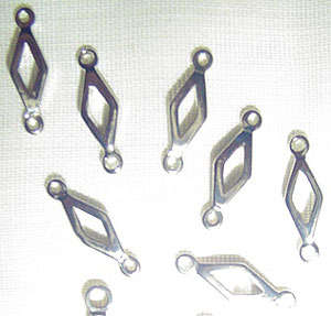 ~o~O~o~ 12.0x4.0x1.5mm Quality Metal Diamond-shaped Connector in Silvertone (a pack of 26)