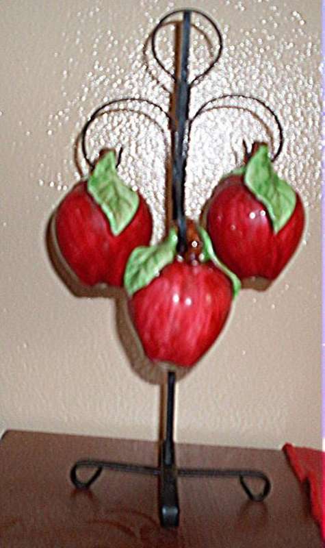 SALT & PEPPER SHAKERS