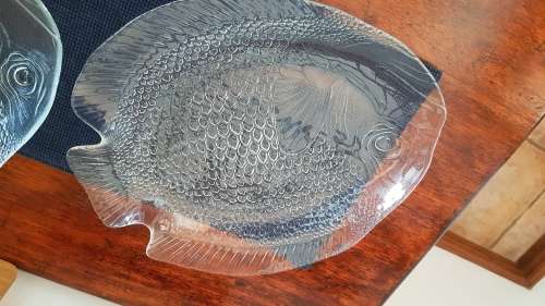 Glass Fish Design serving set. Arcoroc clear pressed glass art fish plates.