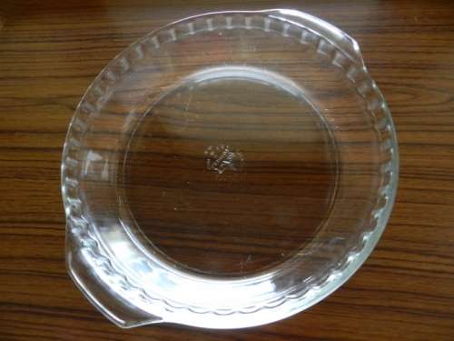 Anchor Hocking glass pie plate.  Made in USA ovenware.  A round pie dish with scalloped edges
