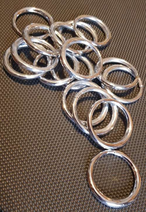 Vintage Solid Stainless Steel Curtain Rings.     16x rings    Diameter 4cm.  Weight of lot: 400 gram