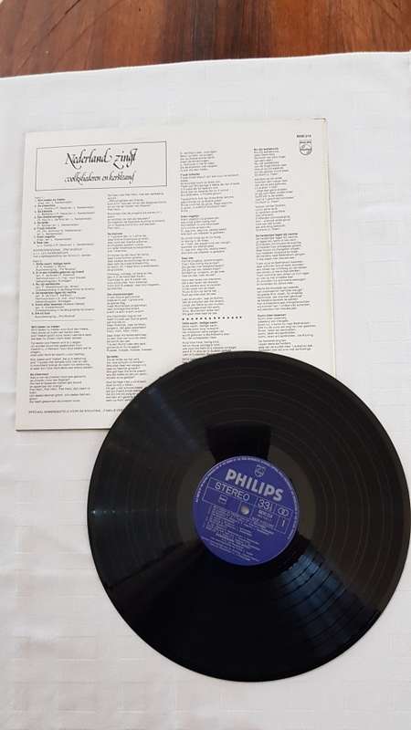 Vintage Vinyl Music LP Records. Title: Nederland Zingt (Dutch Koorvereeniging).