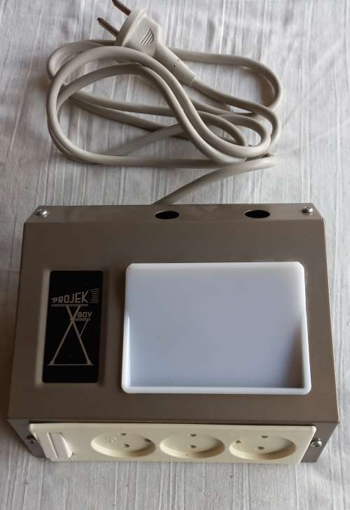 PROJEKBOY Projector Aid. Metal box with 3 x 2pin plugs.