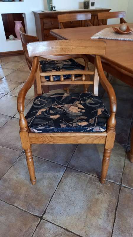 Dining Table of Solid Oak with 8x matching Solid Oak dining chairs