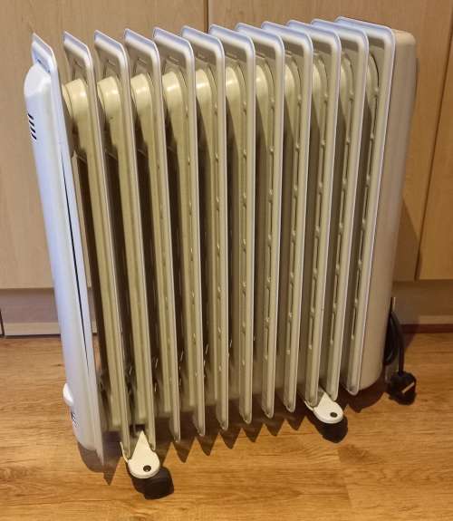 BOARDMANS electric 12 fin oil radiator Heater 2500Watt.