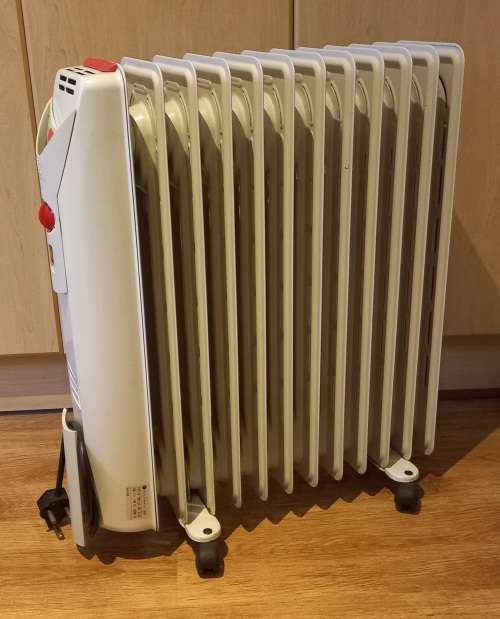 BOARDMANS electric 12 fin oil radiator Heater 2500Watt.